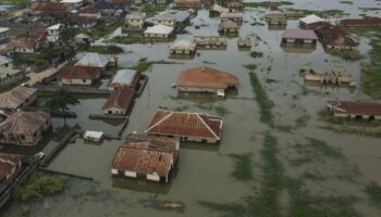 Westafrika: Zehntausende fliehen vor Überschwemmungen in Nigeria