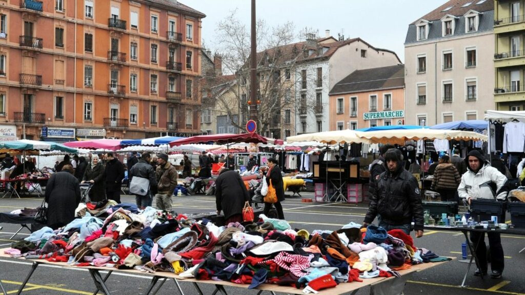 Des coups de feu tirés à Grenoble, près d'un marché