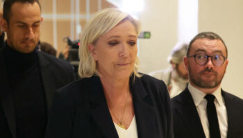 Marine Le Pen, interrogée au procès des assistants parlementaires, ne pourra pas miser sur ce précédent