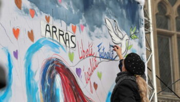 Hommage à Dominique Bernard, intensification du conflit au Proche-Orient, nouvelle loi immigration… L’actu de ce week-end des 12 et 13 octobre