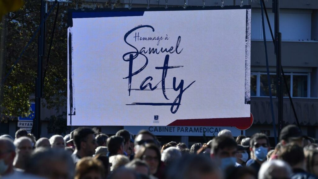 Minute de silence dans les collèges et lycées de France pour Samuel Paty et Dominique Bernard