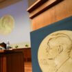 Une médaille du prix Nobel, le 2 octobre 2017 avant l'annonce du gagnant du prix de médecine à Stockholm