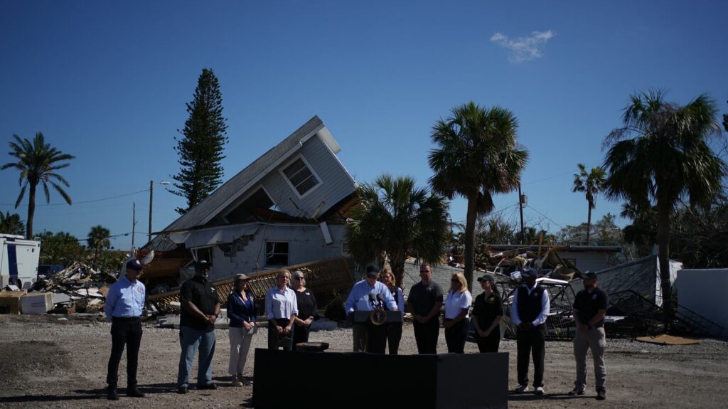 REPORTAGE. "Cela risque de détourner les électeurs du vote" : en Floride, le passage des deux ouragans pourra rebattre les cartes de la campagne pour la présidentielle américaine