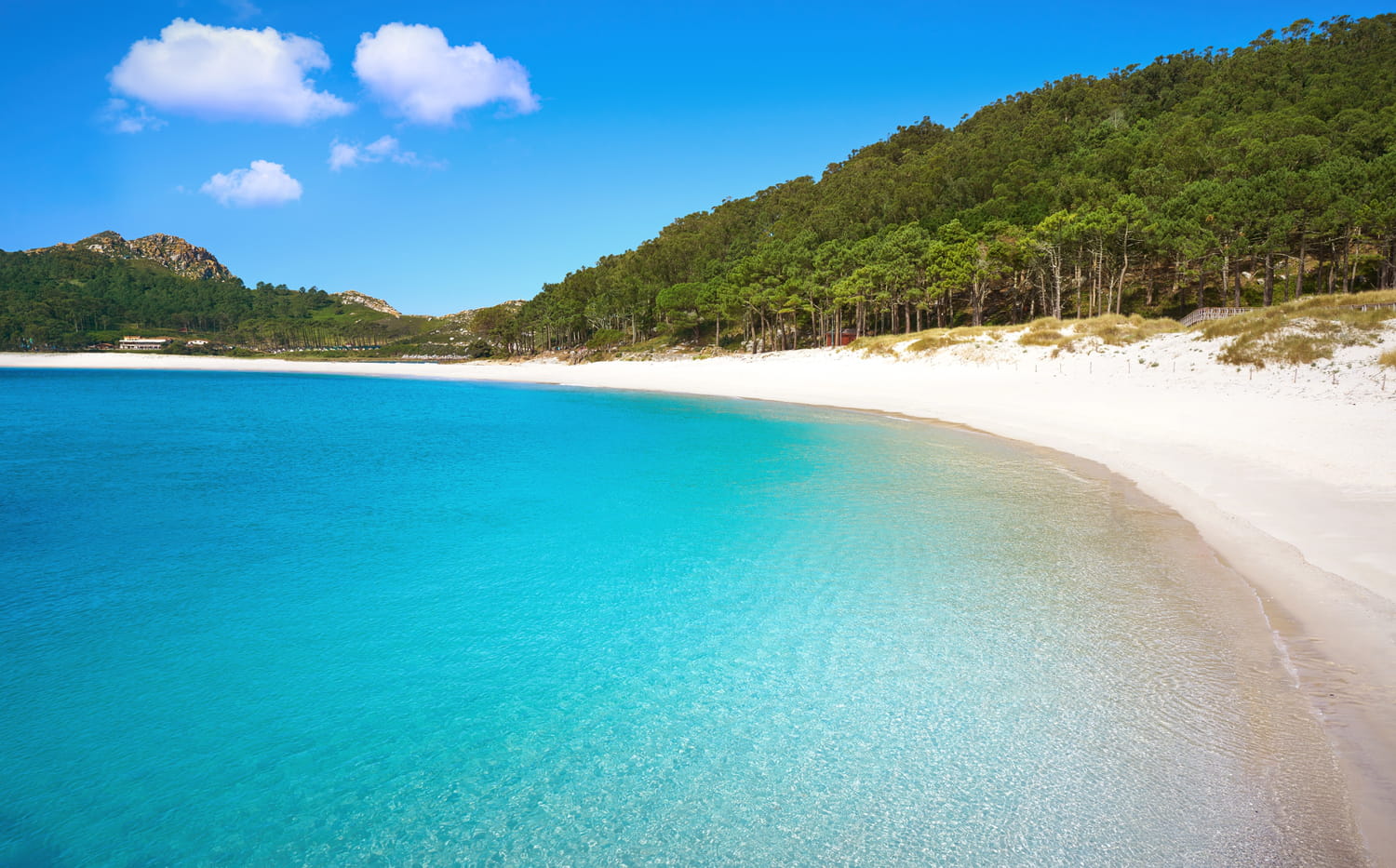 Les touristes y sont limités et les plages sont superbes, ces îles en Europe sont un petit paradis caché