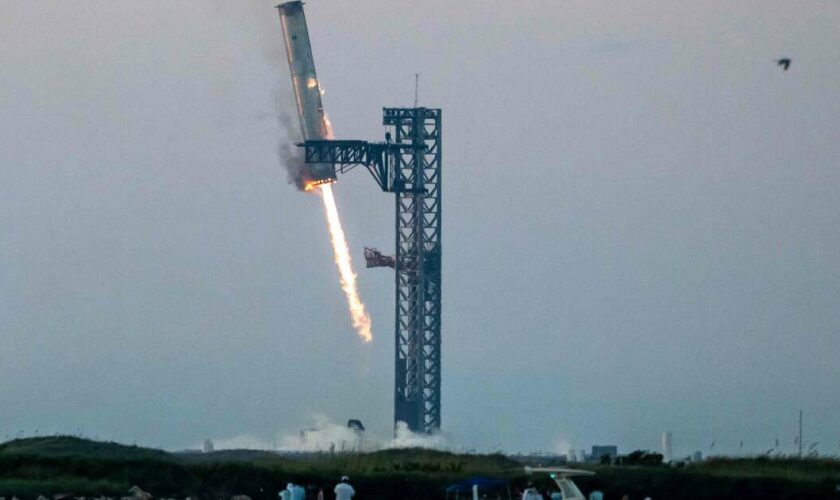 SpaceX récupère son propulseur sur son pas de tir, un exploit