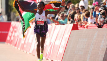 La Kényane Ruth Chepngetich pulvérise le record féminin du marathon