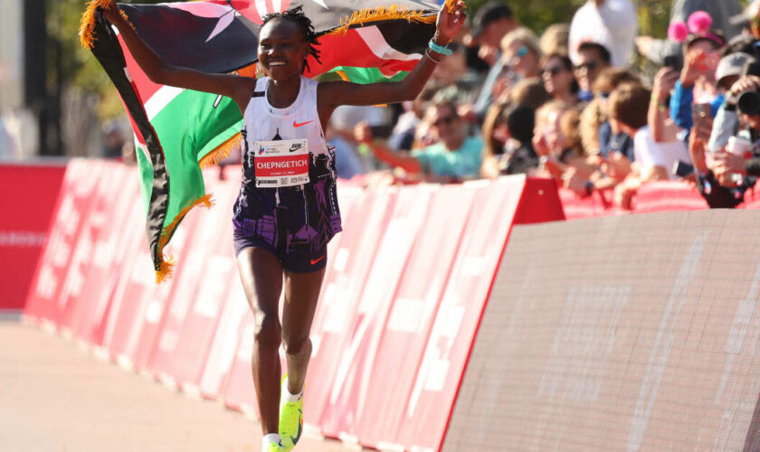 La Kényane Ruth Chepngetich pulvérise le record féminin du marathon