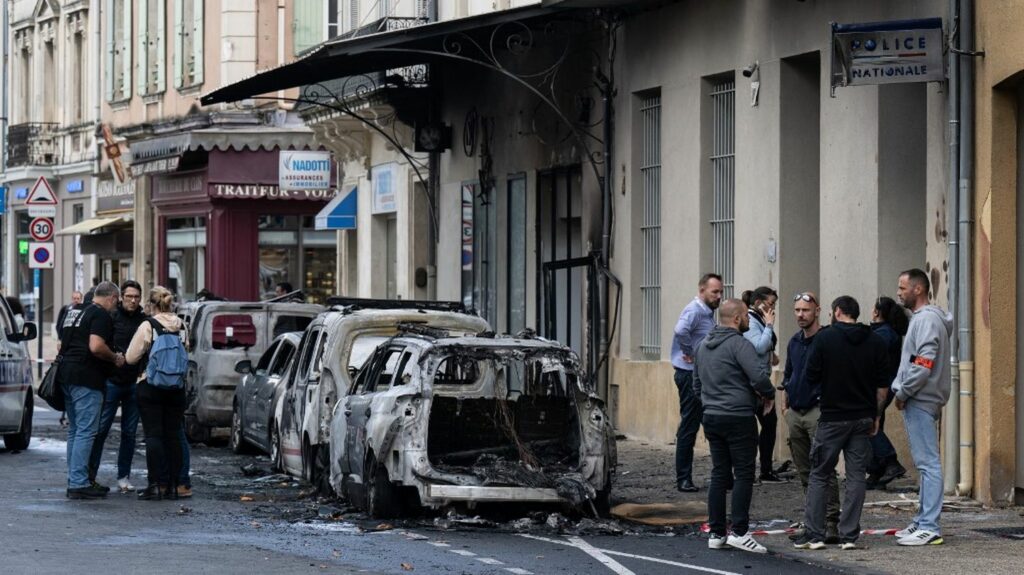 Véhicules de police brûlés à Cavaillon : deux hommes ont été écroués et mis en examen