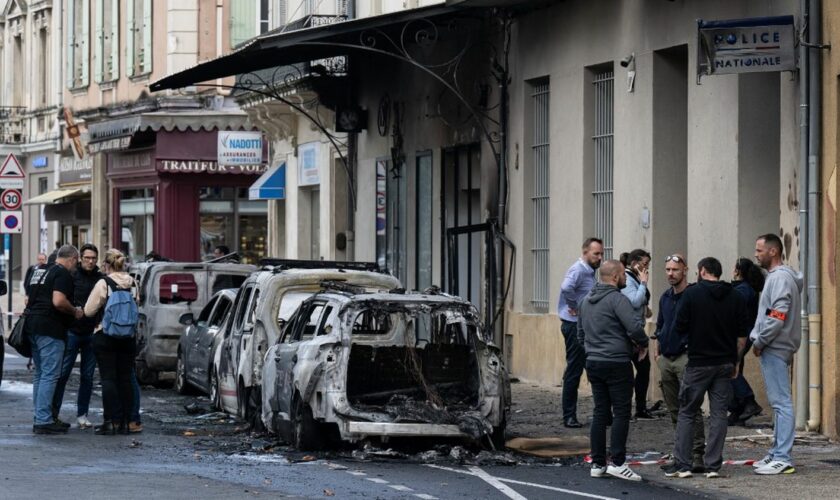 Véhicules de police brûlés à Cavaillon : deux hommes ont été écroués et mis en examen