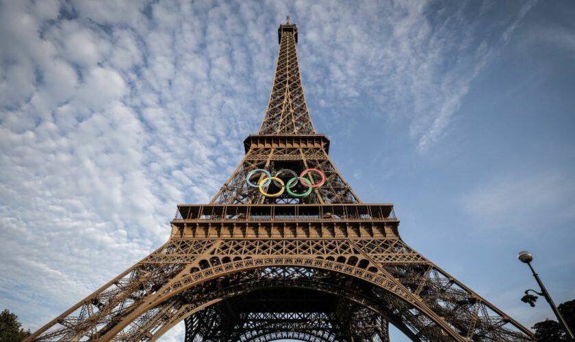 Faisabilité technique, coût financier... Le souhait d'Anne Hidalgo de revoir les anneaux olympiques sur la Tour Eiffel a du plomb dans l'aile