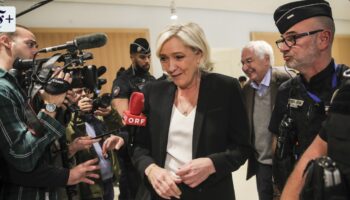 Strafprozess in Paris: Le Pen bleibt siegessicher