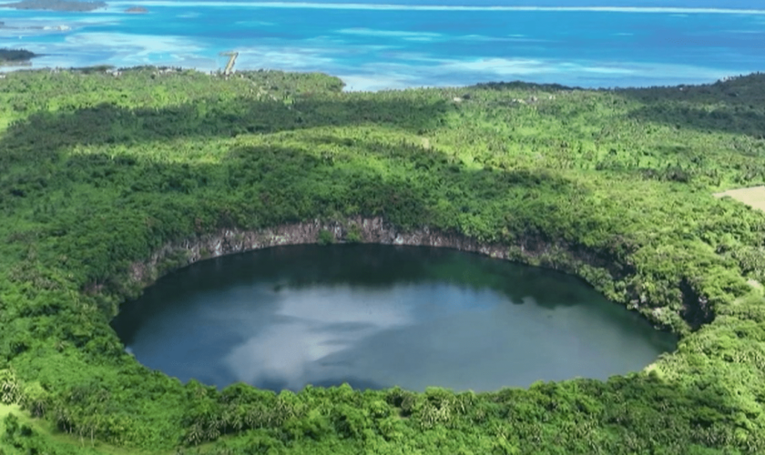 Wallis et Futuna : à la découverte de la pêche au harpon et du lac Lalolalo