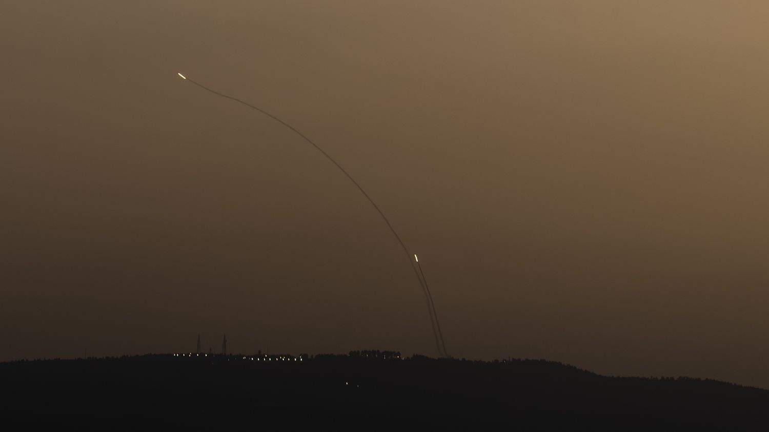 DIRECT. Guerre au Proche-Orient : le Hezbollah affirme avoir lancé une "salve de roquettes" sur Safed, dans le nord d'Israël