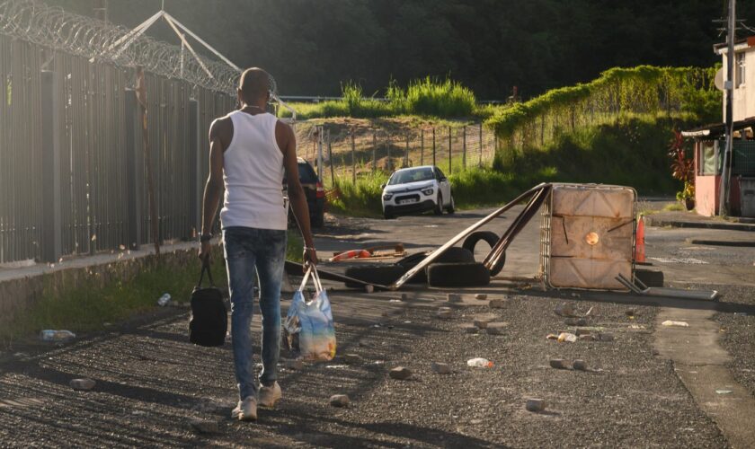 Mobilisation contre la vie chère en Martinique : "Les exactions et les blocages sont en nette diminution depuis deux jours", selon la préfecture