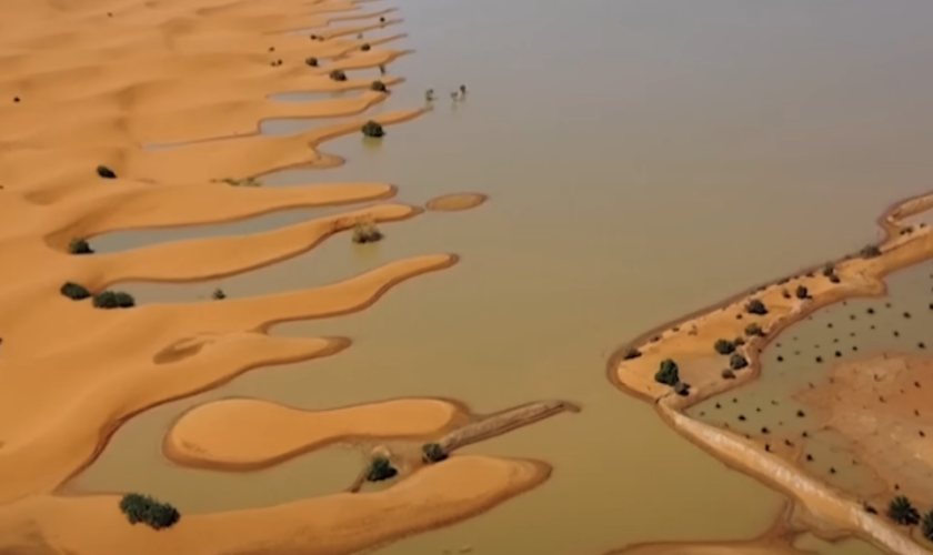 Les images aériennes du Sahara sous les eaux après d’importantes inondations