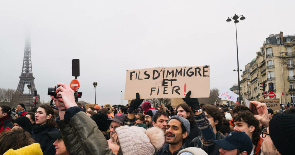 La gauche dénonce une nouvelle loi immigration pour «donner des gages au RN»