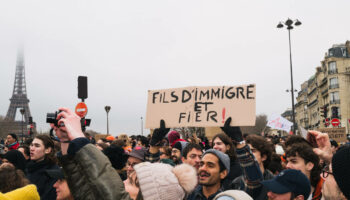 La gauche dénonce une nouvelle loi immigration pour «donner des gages au RN»