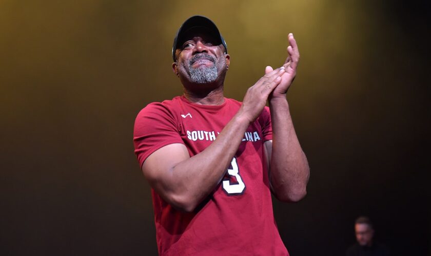 Country star Darius Rucker falls face-forward during concert performance, jokes he’s ‘old’