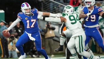 Buffalo Bills hold off New York Jets to strengthen divisional lead