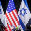 Le président américain Joe Biden et le Premier ministre israélien Benyamin Netanyahou en train de lire une déclaration à Tel Aviv le 18 octobre 2023.