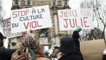 « Affaire Julie » : derrière le procès de trois pompiers, la culture du viol devant le tribunal