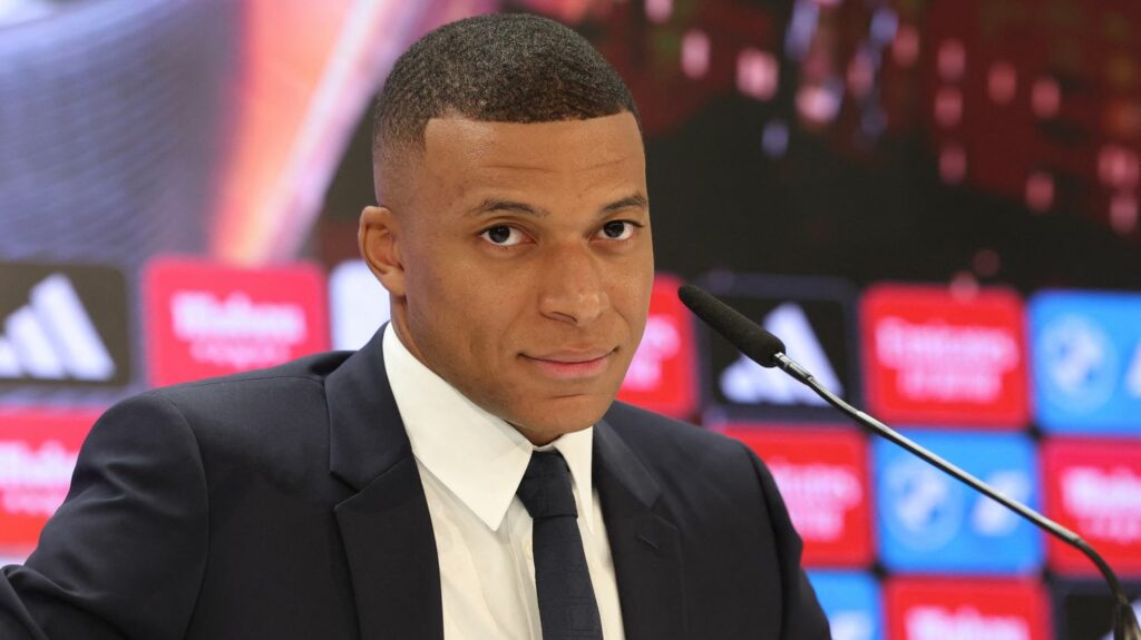 Football : le PSG "préfère ignorer" le sous-entendu "honteux" de Kylian Mbappé qui agite l'idée d'un complot