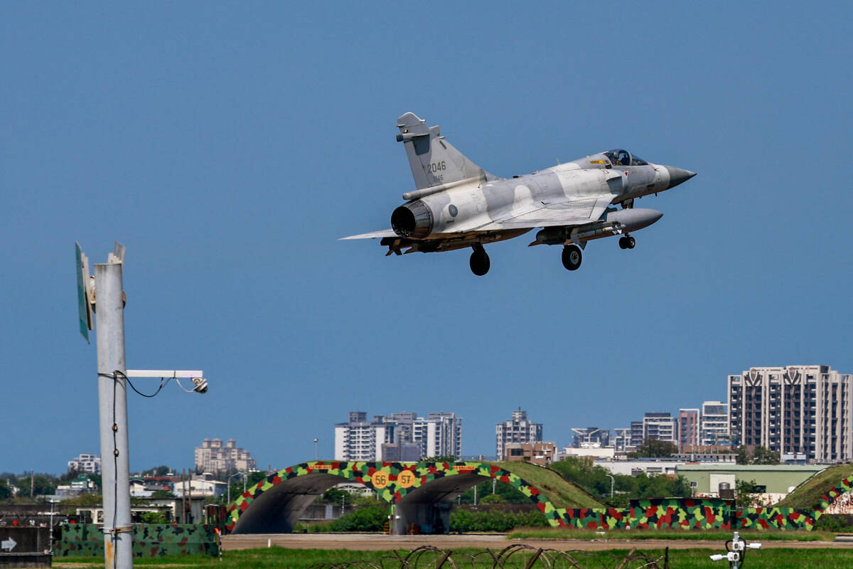 Taïwan dit avoir détecté 153 avions chinois en une journée près de l’île, un record