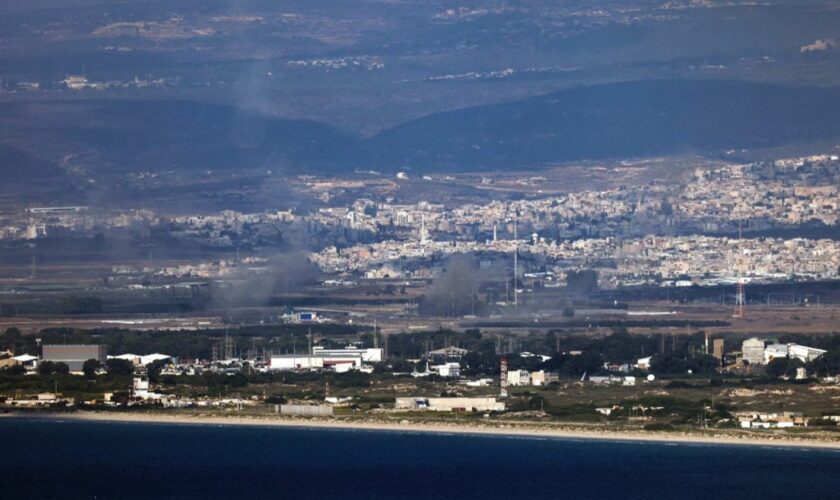 DIRECT. Guerre au Proche-Orient : le Hezbollah affirme avoir tiré "une salve de roquettes" sur Haïfa, dans le nord d'Israël