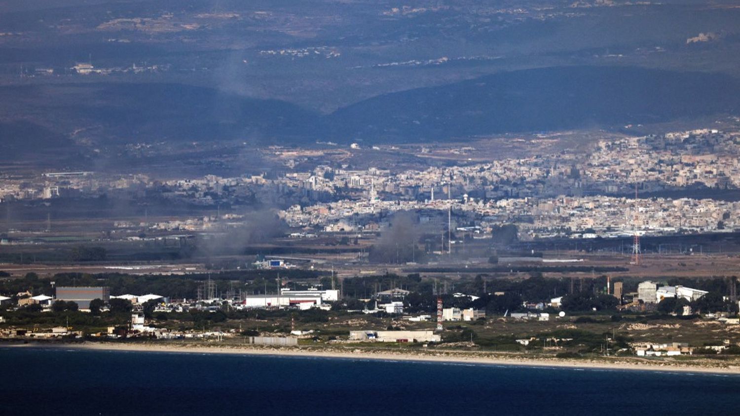 DIRECT. Guerre au Proche-Orient : le Hezbollah affirme avoir tiré "une salve de roquettes" sur Haïfa, dans le nord d'Israël