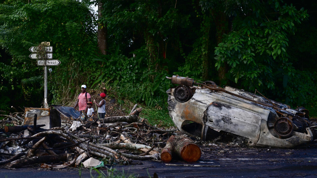 Le couvre-feu prolongé en Martinique, les négociations contre la vie chère dans l'impasse