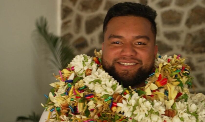 Wallis et Futuna : la tradition du collier de fleurs, un art coloré