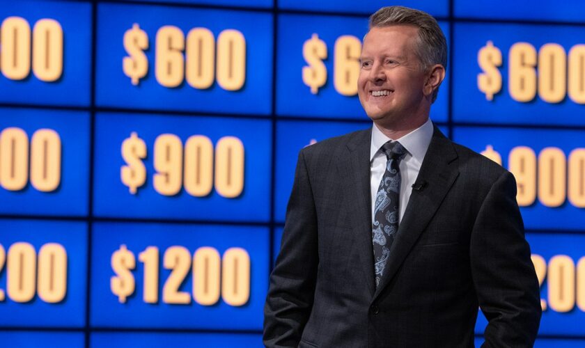 'Jeopardy!' fans outraged after contestant receives questionable ruling: 'Ken Jennings blows it again'