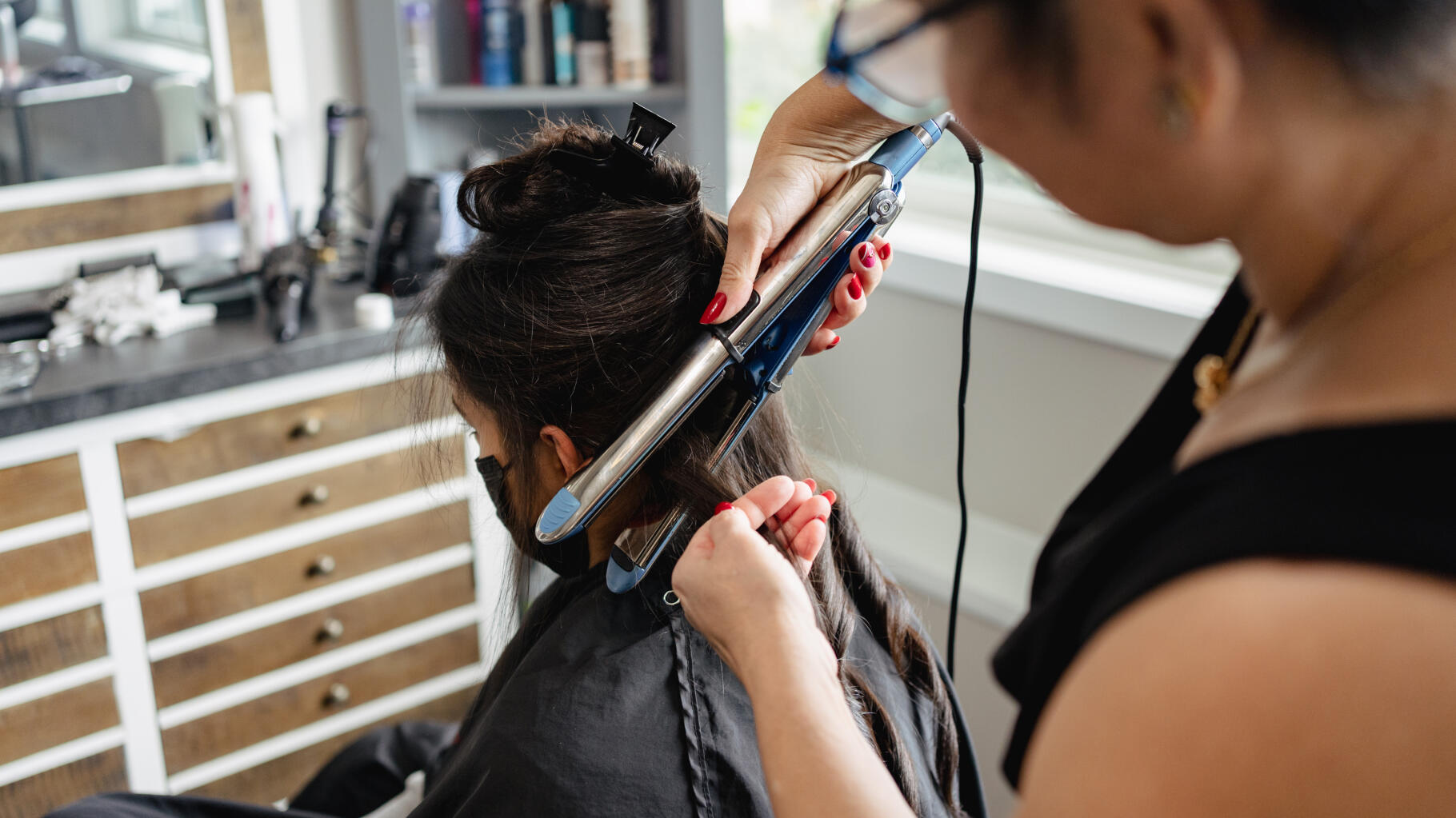 Les produits de lissage brésilien déconseillés face à des risques sanitaires pour les reins