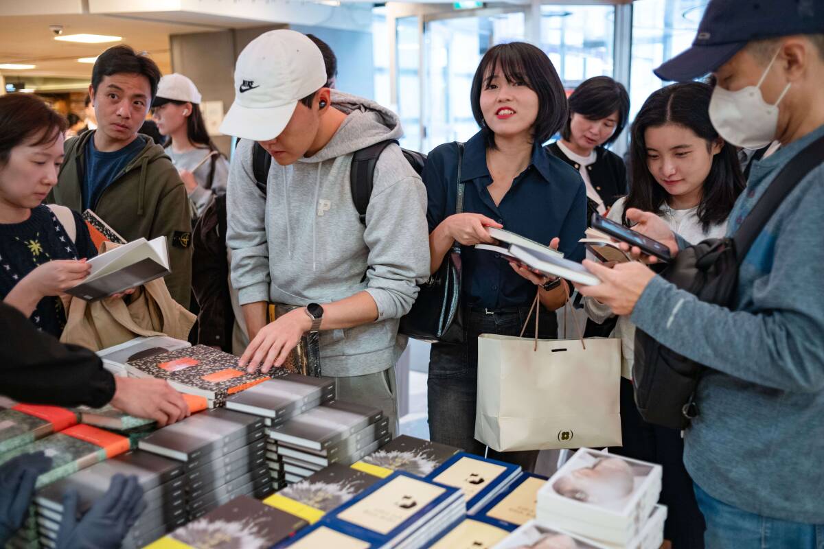 Corée du Sud : plus d’un million de livres de Han Kang, Nobel de littérature, vendus en quelques jours