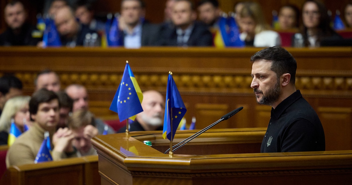 Le président Volodymyr Zelensky s'adresse aux membres du parlement ukrainien à Kiev, le 16 octobre 2024.