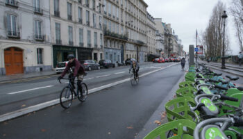 À Paris, un cycliste de 27 ans meurt écrasé par un automobiliste après une altercation