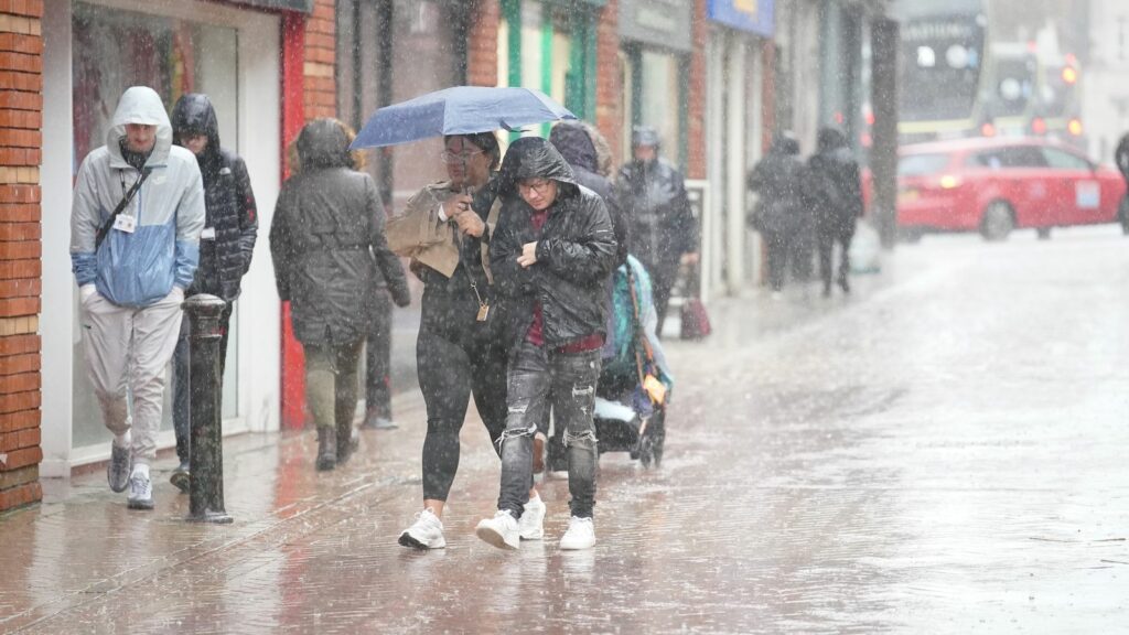 Met Office issues wind warning - as heavy rain hits parts of UK