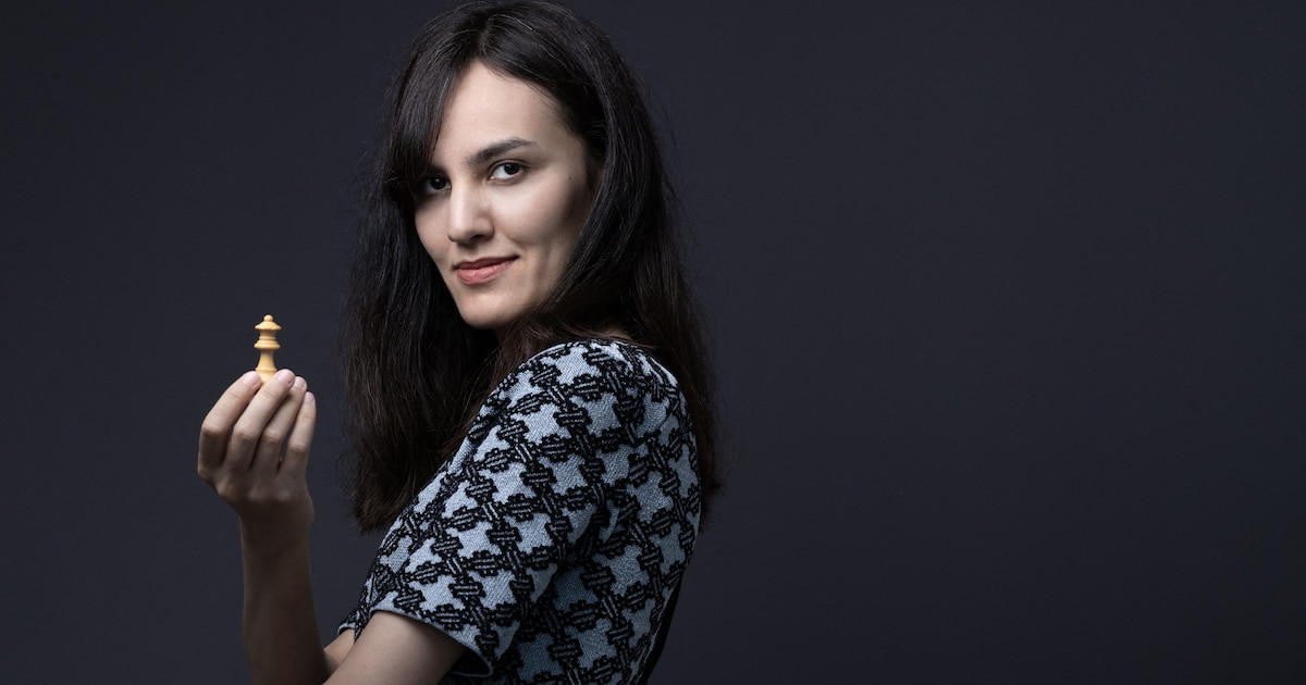 Franco-Iranian chess player Mitra Hejazipour, poses at home with a chess queen in Paris on September 15, 2023. (Photo by JOEL SAGET / AFP)