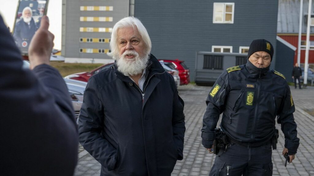 Le militant écologiste Paul Watson, incarcéré au Groenland, a demandé l'asile en France à Emmanuel Macron, annonce son ONG Sea Shepherd