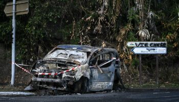 Colère contre la vie chère en Martinique : plusieurs véhicules incendiés pendant la nuit, avant la reprise des négociations