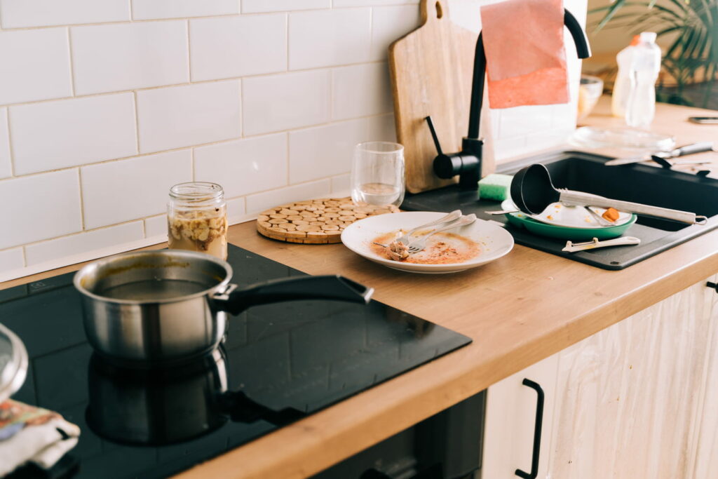 Il faut le laver tous les jours, mais presque personne ne le fait - C'est pourtant l'endroit le plus sale de la cuisine