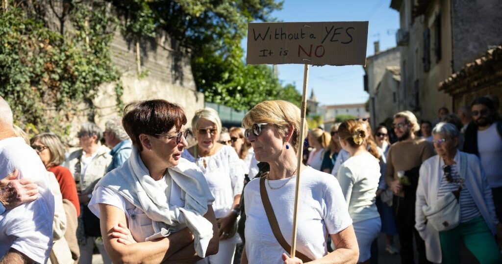 Une marche à Mazan (Vaucluse) pour soutenir Gisèle Pélicot et protester contre les violences faites aux femmes, le 5 octobre 2024