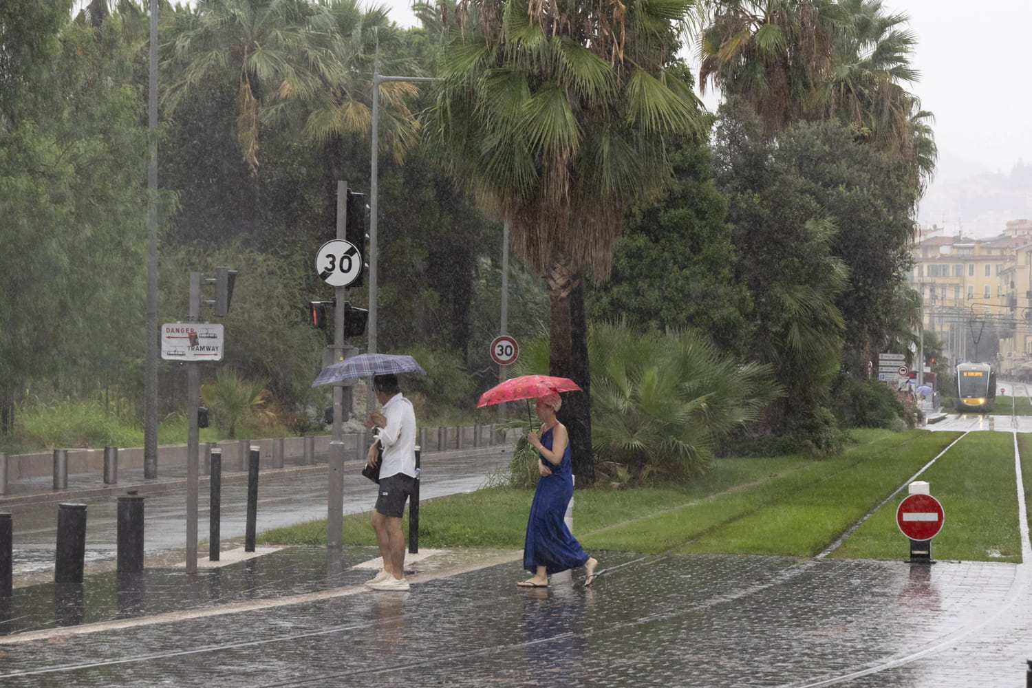 Météo : Pire journée de la semaine, les précipitations orageuses s'intensifient dans ces départements