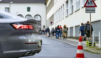 Schulweg: Deutsche Verkehrswacht rät von Elterntaxis für Schulkinder ab