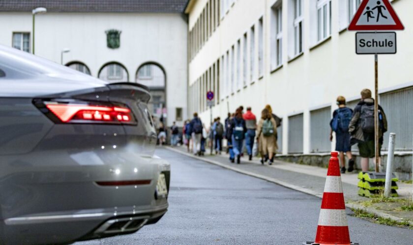 Schulweg: Deutsche Verkehrswacht rät von Elterntaxis für Schulkinder ab