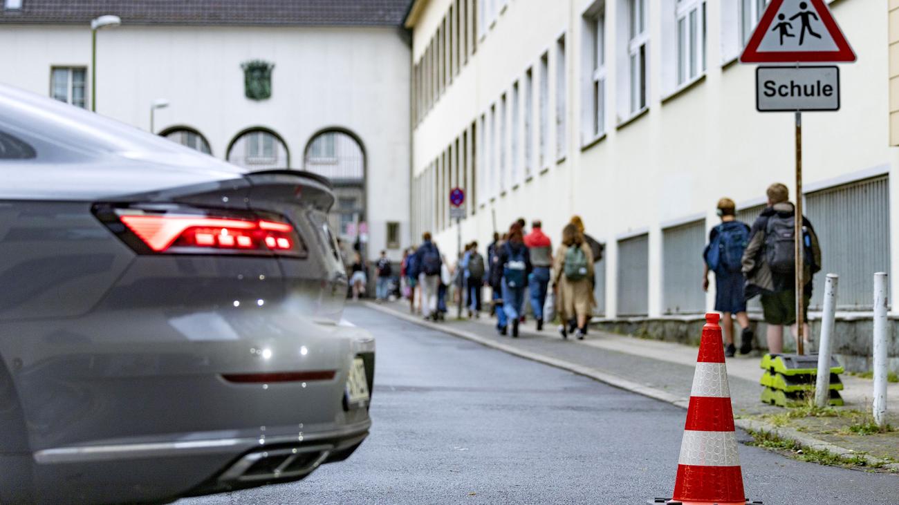 Schulweg: Deutsche Verkehrswacht rät von Elterntaxis für Schulkinder ab