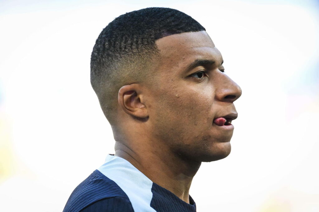 Kylian Mbappé : une relation sexuelle "consentie" selon lui, des textos au coeur de l'affaire