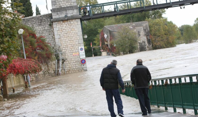 Intempéries en Ardèche : les écoles et crèches évacuées à Annonay, les établissements scolaires fermés dans le département à partir de 16 heures, annonce la préfecture