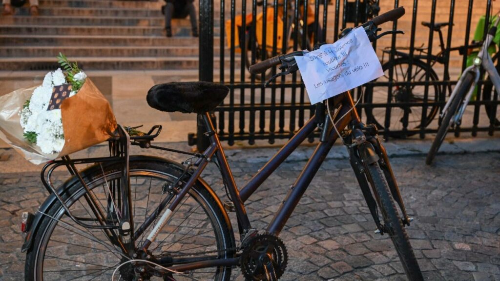 Cycliste tué à Paris : ce qu’a dit en garde à vue l’automobiliste soupçonné d’avoir écrasé le jeune homme