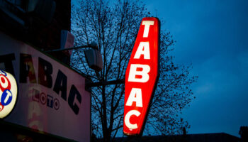 Vente de tabac aux mineurs : un collectif saisit la justice contre l’Etat